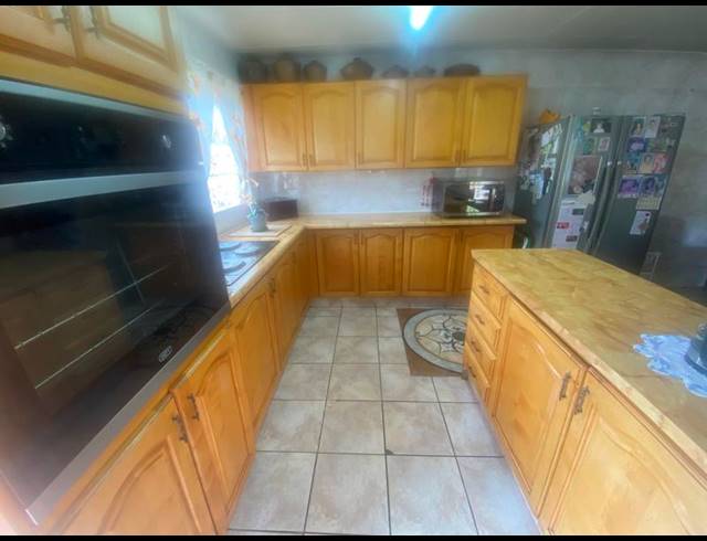 2 BEDROOM TOWNHOUSE FOR SALE IN AERORAND